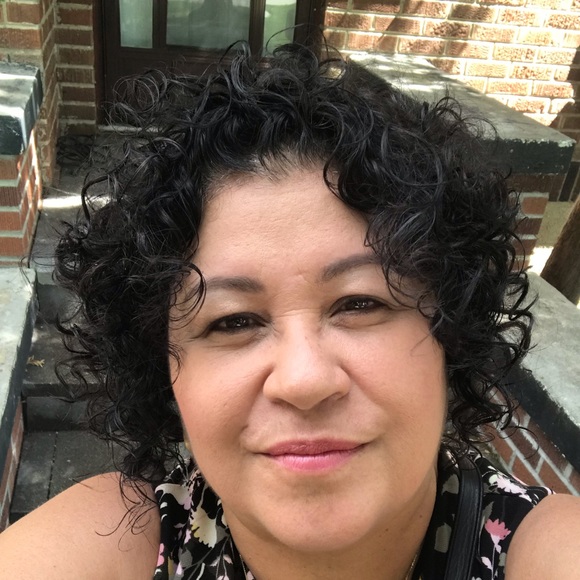 Meet your Posher, Lisa - Picture 1 of 1